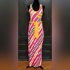 It’s Pink, orange, white & black long sleevesless vacation dress. Size Small